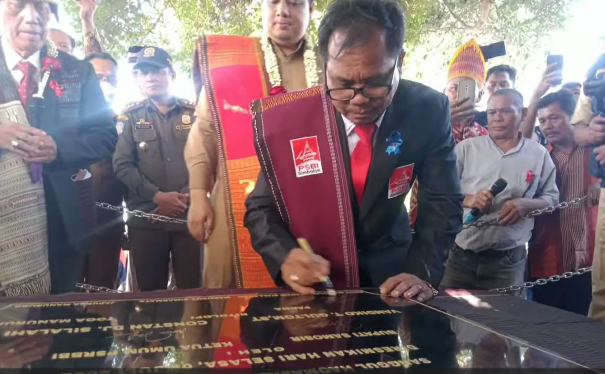 Momen Peresmian dan Tanda Tangan Prasasti Tambak/Makam SILALAHI RAJA. Samosir, 5 Juli 2022